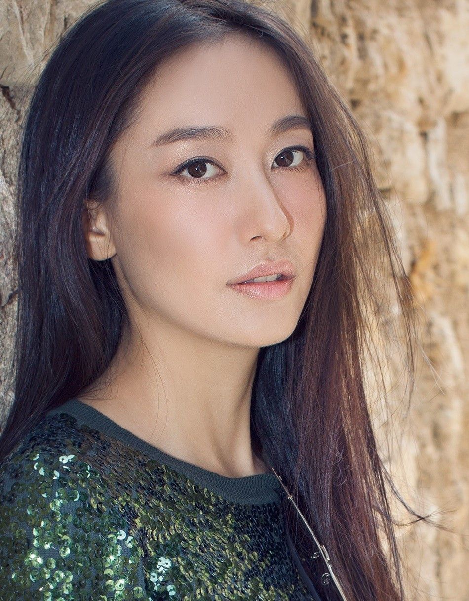 董维嘉出场艳压全场早期出席活动苏绣礼服亮相格外抢眼