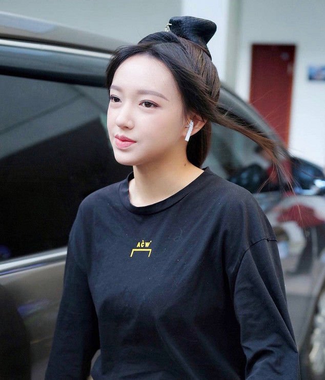 程潇古装路透曝光,美颜滤镜也解决不了发际线,还是换回齐刘海吧