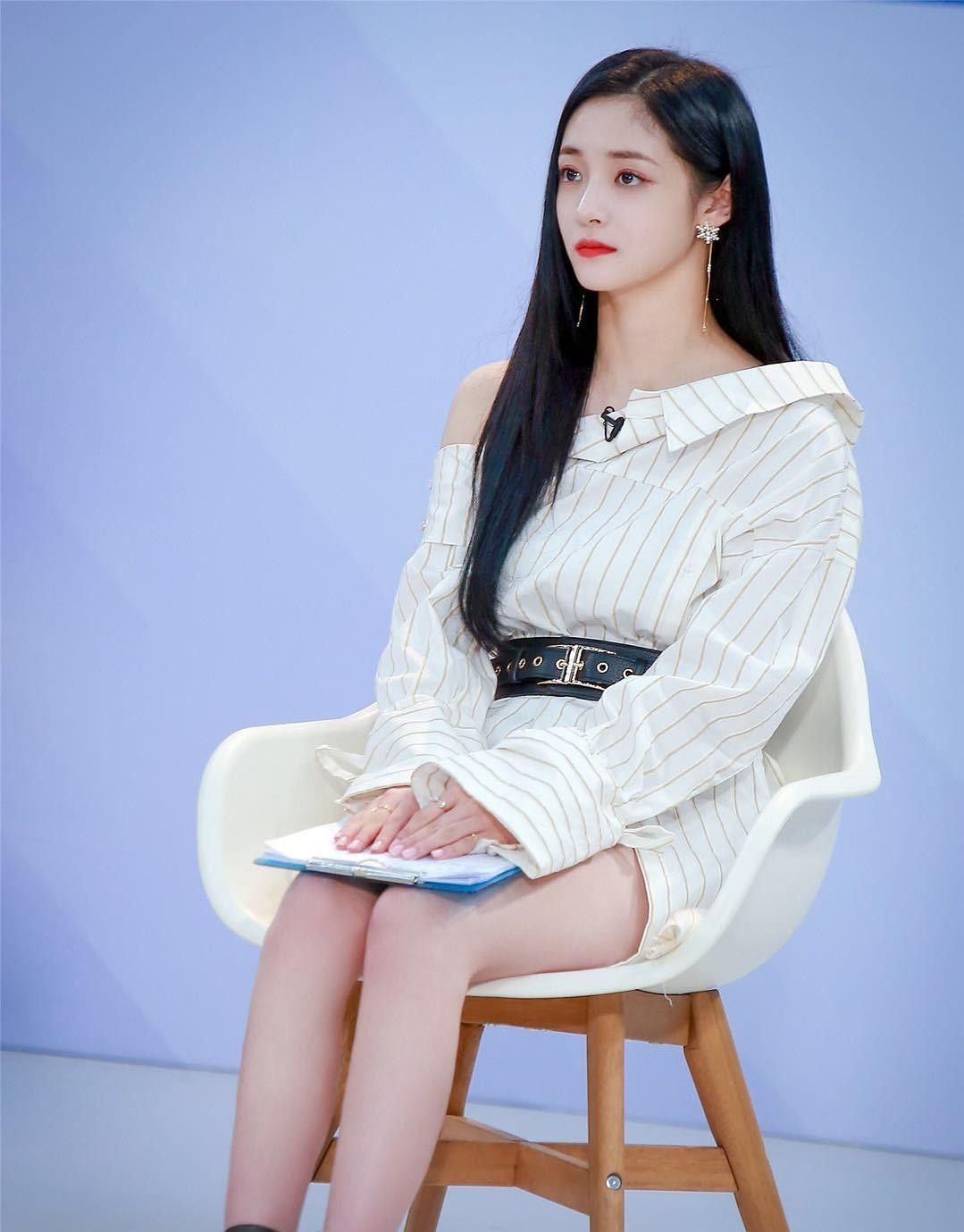 周洁琼:毕业于首尔表演艺术高中,中国内地流行乐女歌手、演员