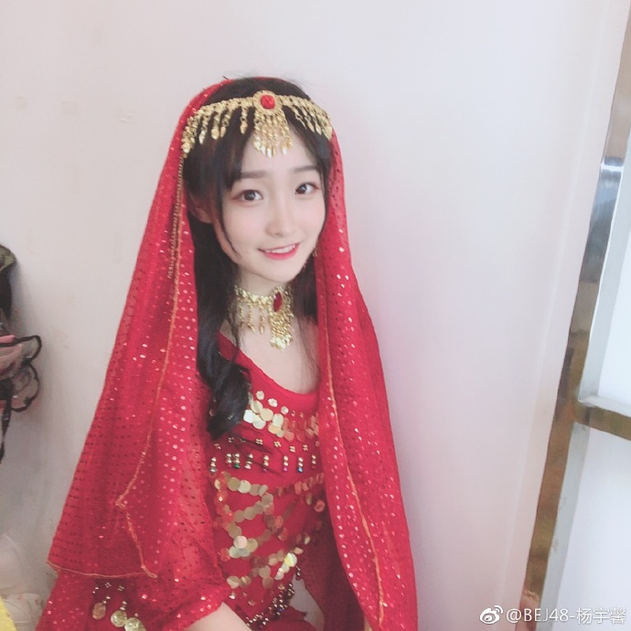 偶像女团BEJ48-杨宇馨可爱写真美照欣赏
