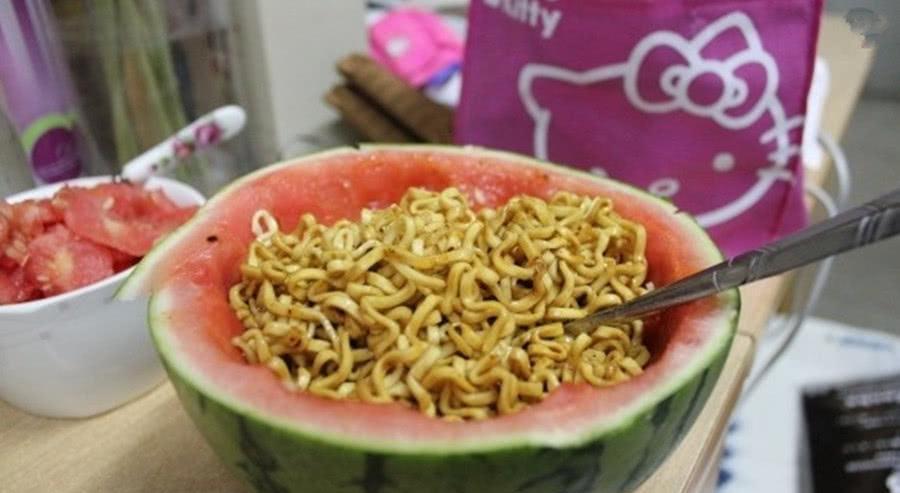 西瓜泡面, 你不敢想象的黑色美食料理, 这甜爽值得回味