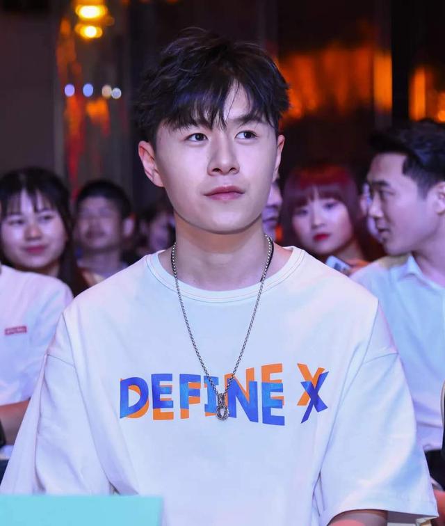 95后男神歌手张紫豪 助阵南京网红奶茶嘀哩兔正式发布