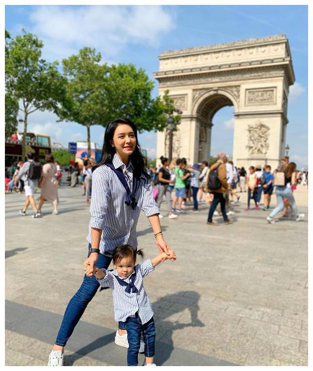 41岁官恩娜与法籍老公庆祝"木婚",重温结婚5年来的风雨历程