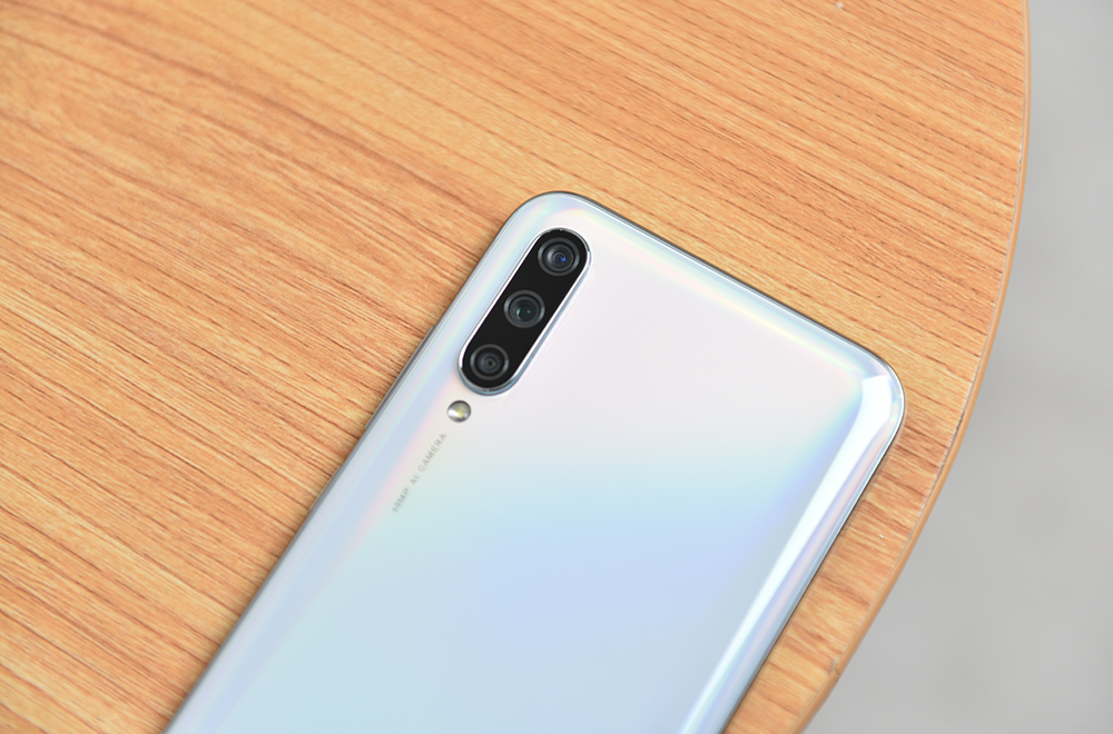 小米cc9e图赏聚光灯外的小尺寸拍照手机