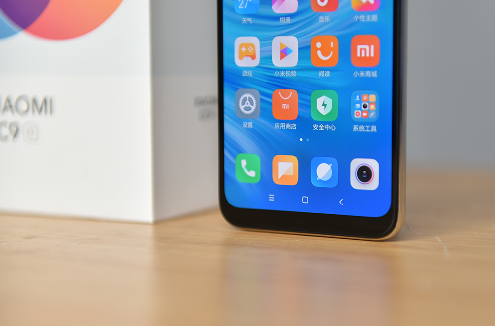 小米cc9e图赏聚光灯外的小尺寸拍照手机