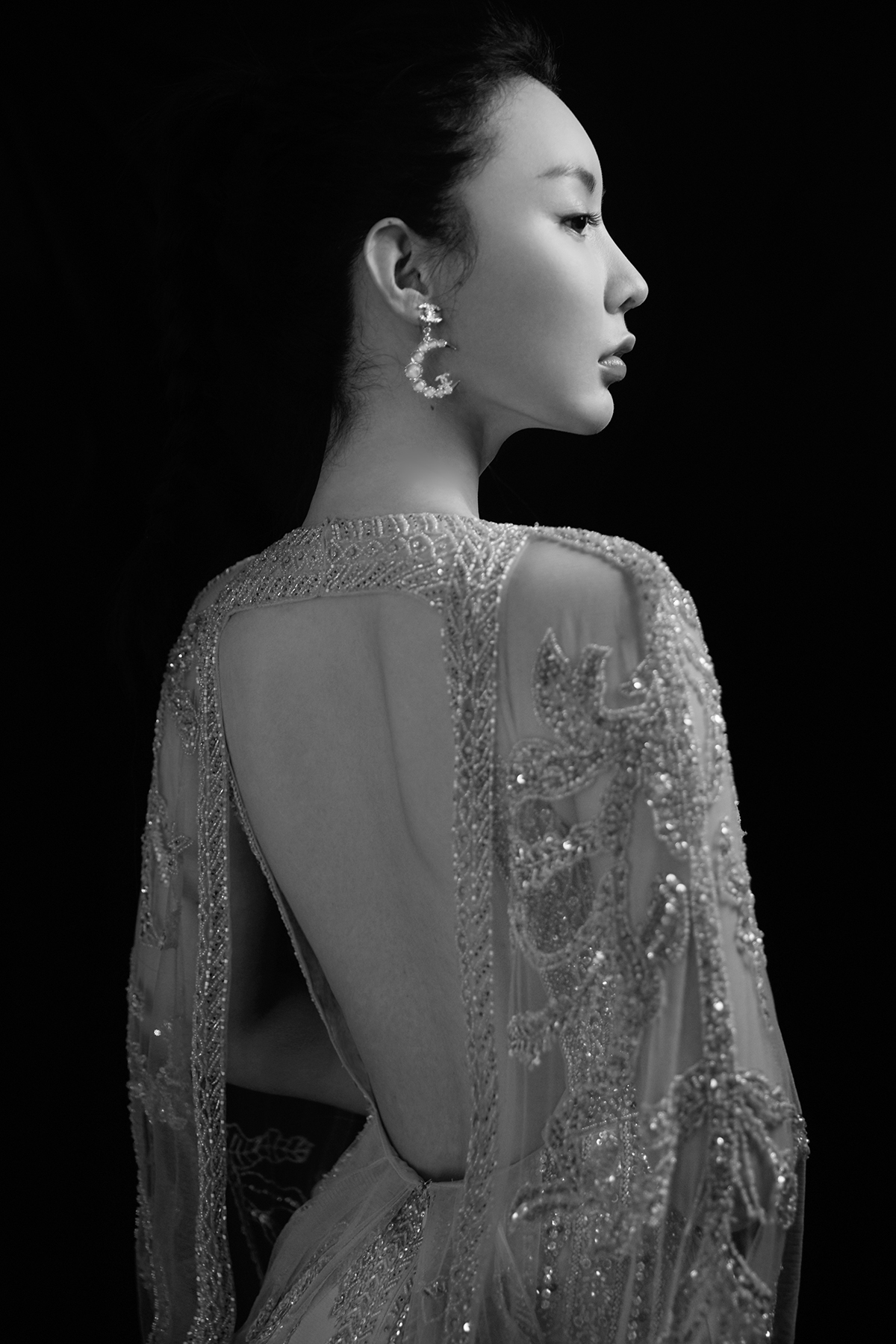 演员周昱彤仙气写真曝光 灵动优雅气场撩人