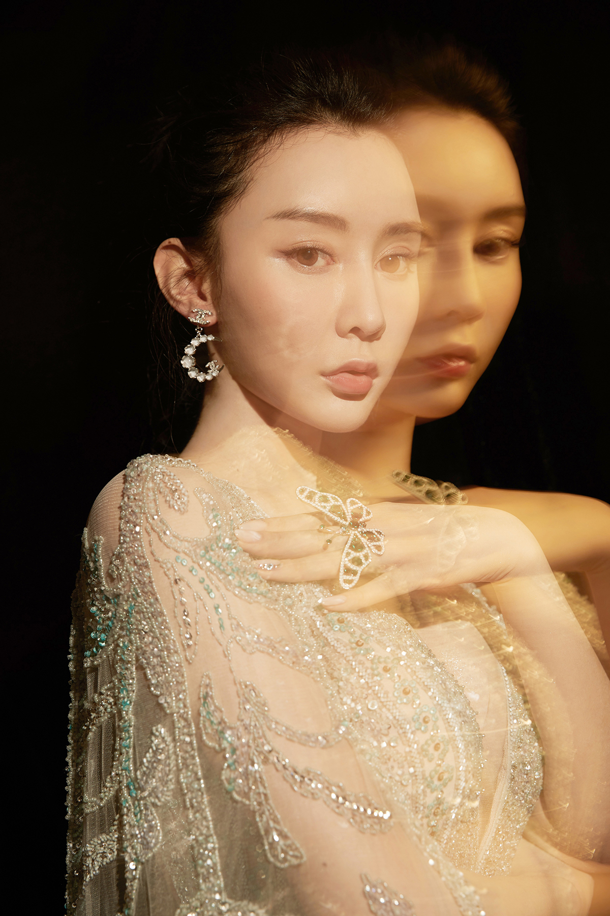 演员周昱彤仙气写真曝光 灵动优雅气场撩人