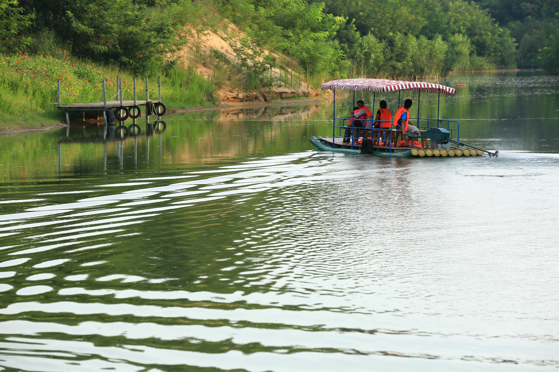 郑州雁鸣湖蟹岛犹如水上江南 陪孩子度过浪漫的亲子时光