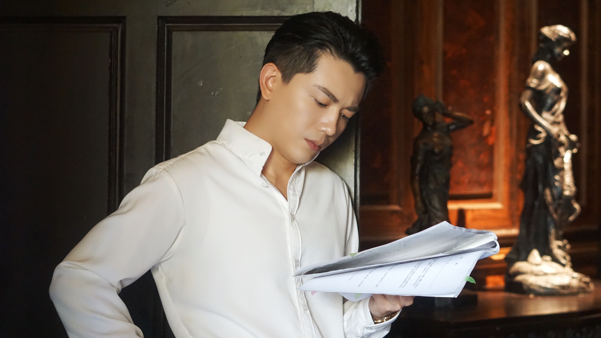 李亭哲:颜值与演技并存的优质演员,步履不停,未来可期