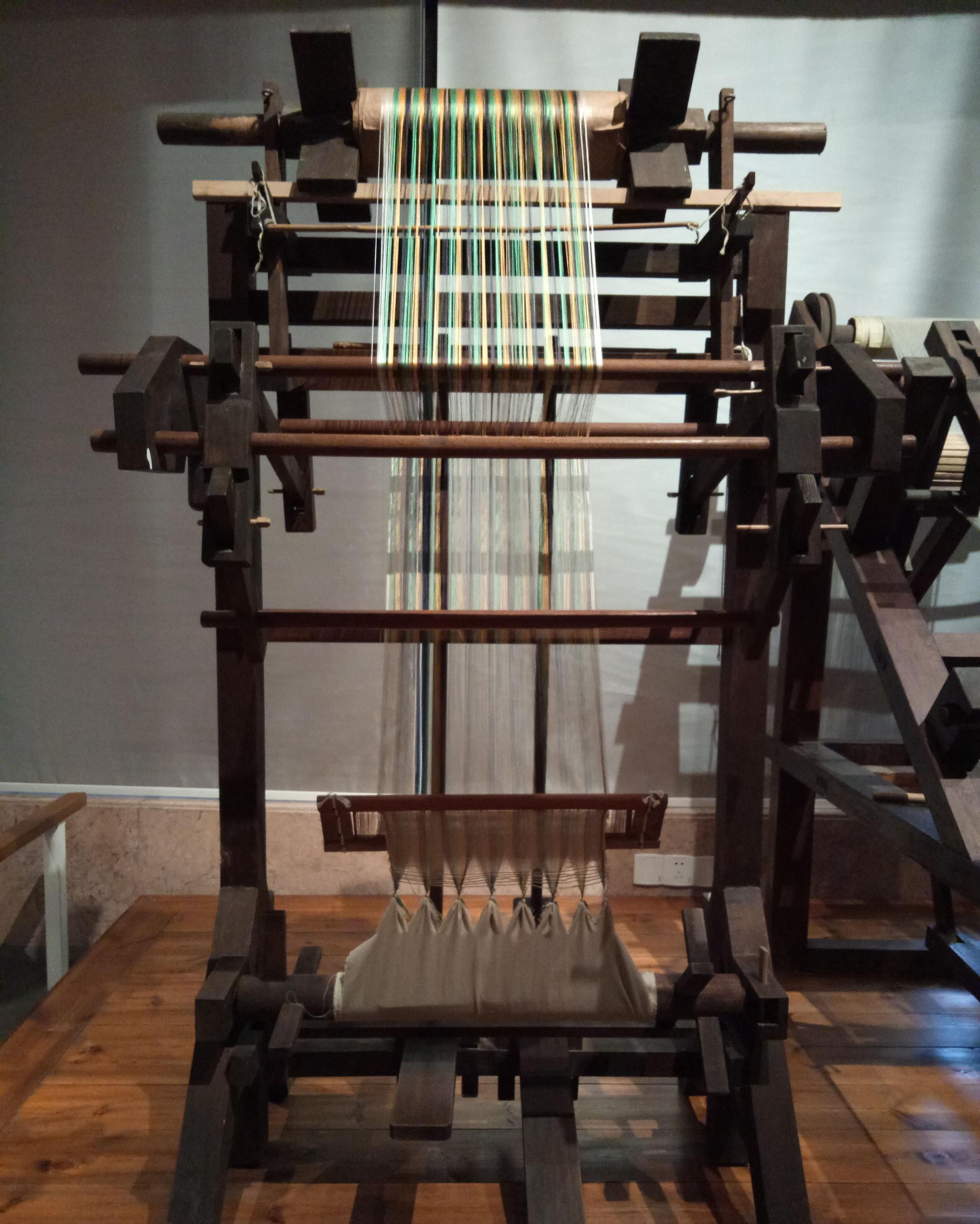 丝绸织造机长这样?难怪称霸世界!