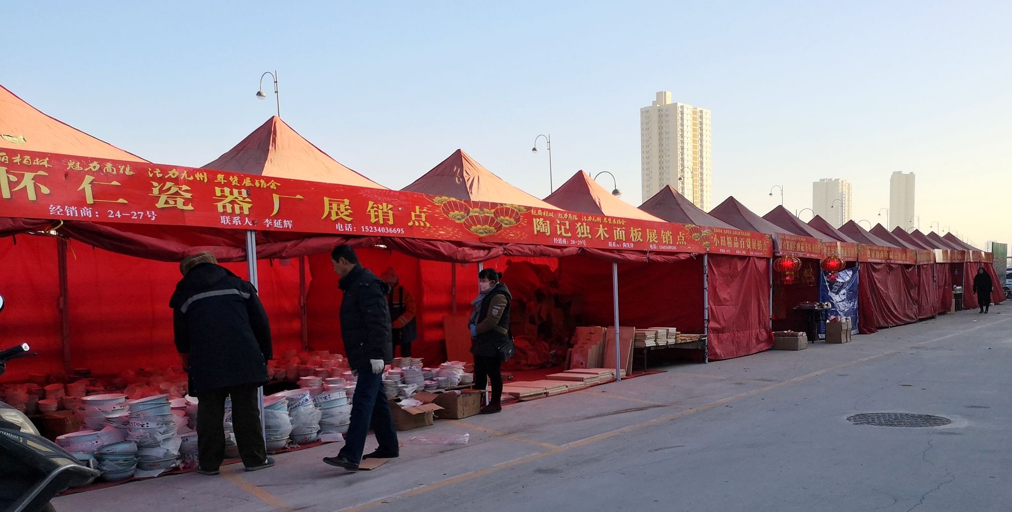 实拍太原河西地区的年货展销会,市民又多了一个淘年货的好去处!