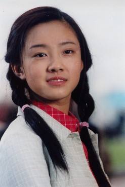 15年前出演《马大帅》"小翠"的孟真,如今留短发撞脸桂纶镁