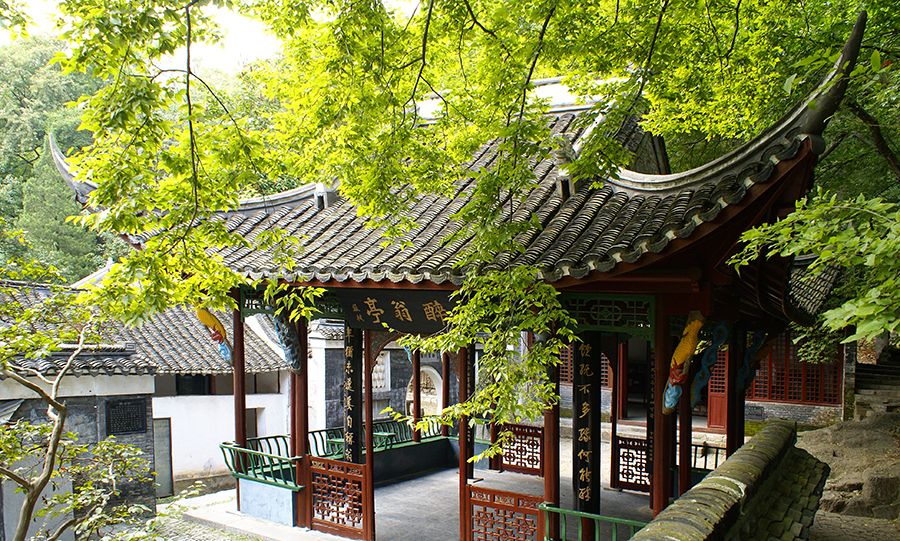 琅琊山,有"天下第一亭"的醉翁亭,亦称为"皖东第一名胜".美