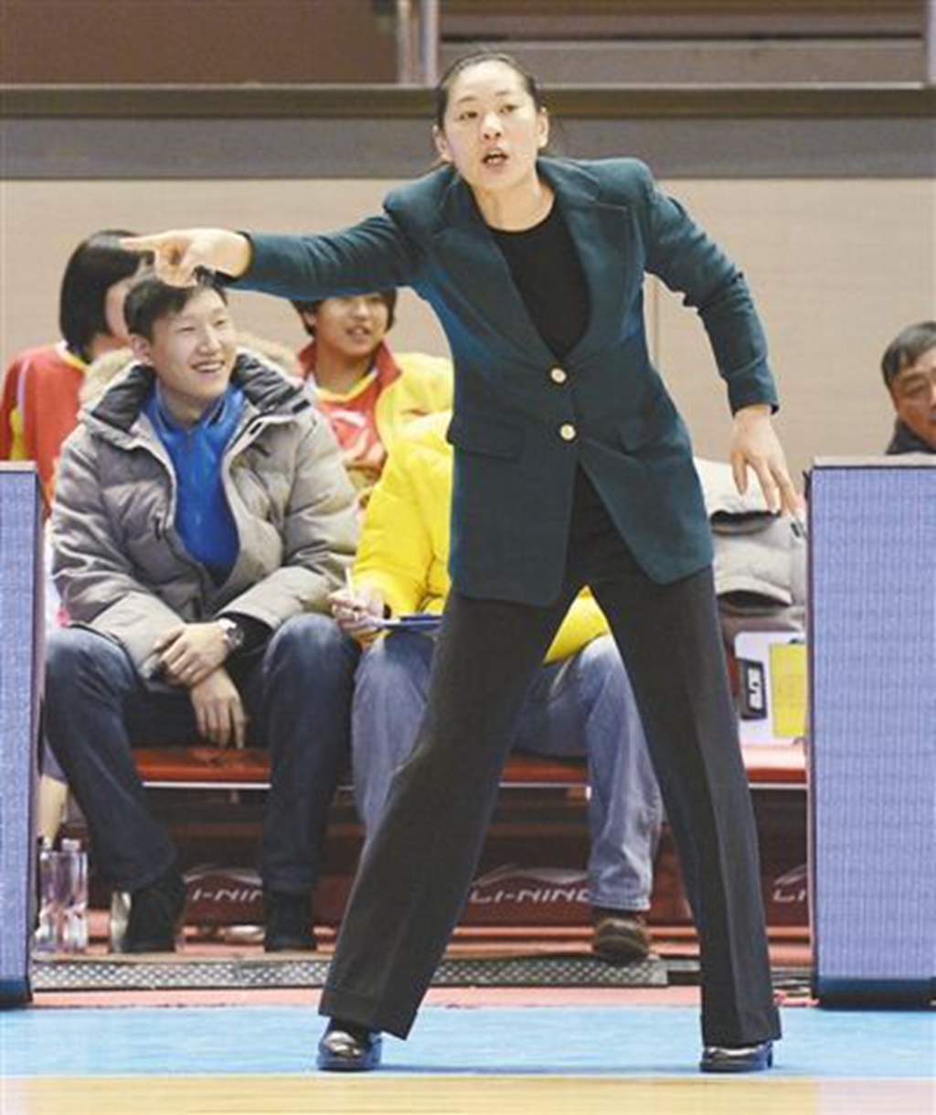 昔日cba女教练再执教球队,曾两次执教男篮队|cba|李昕|执教_新浪新闻