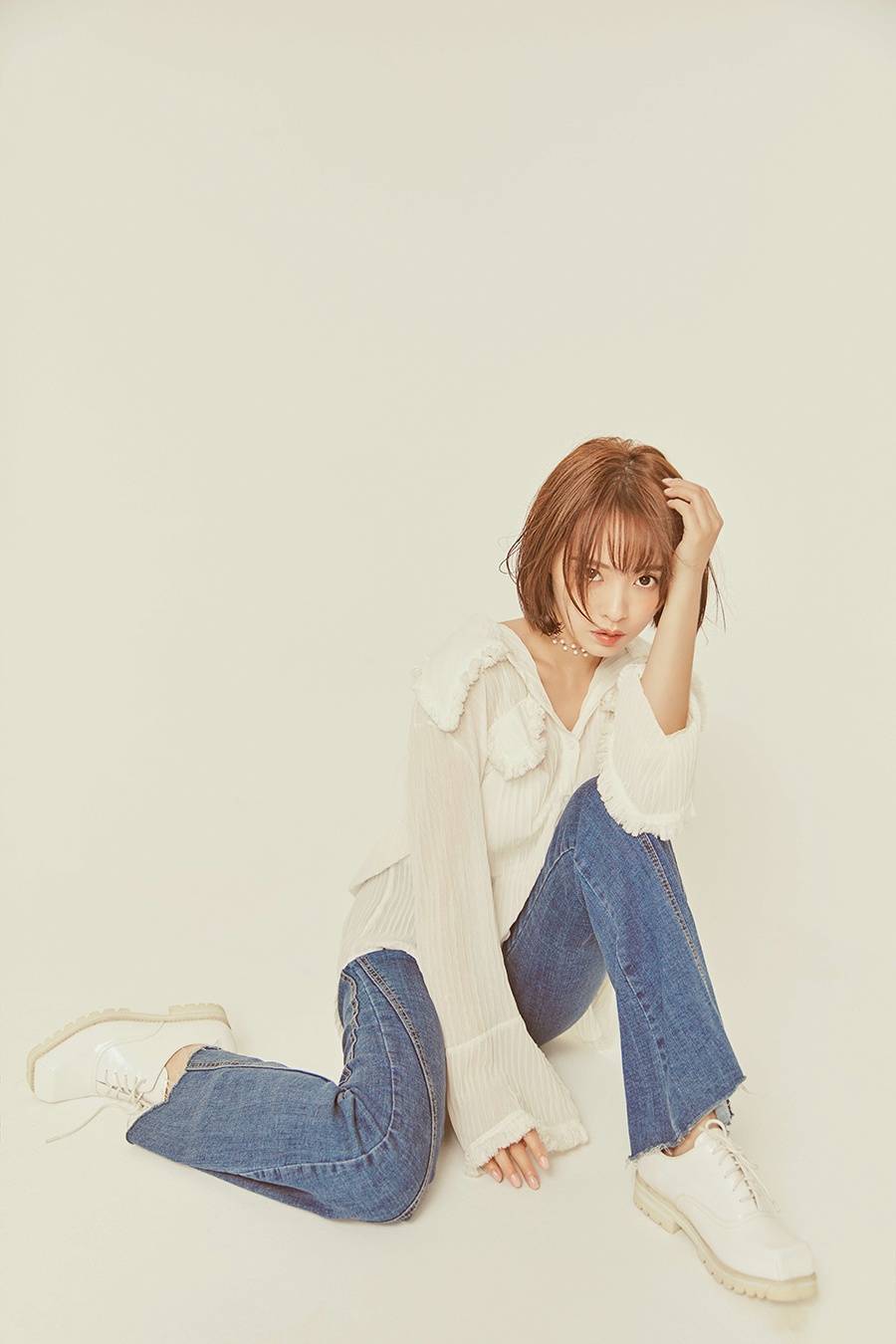 余心恬写真曝光,气质清新优雅展精致锁骨杀