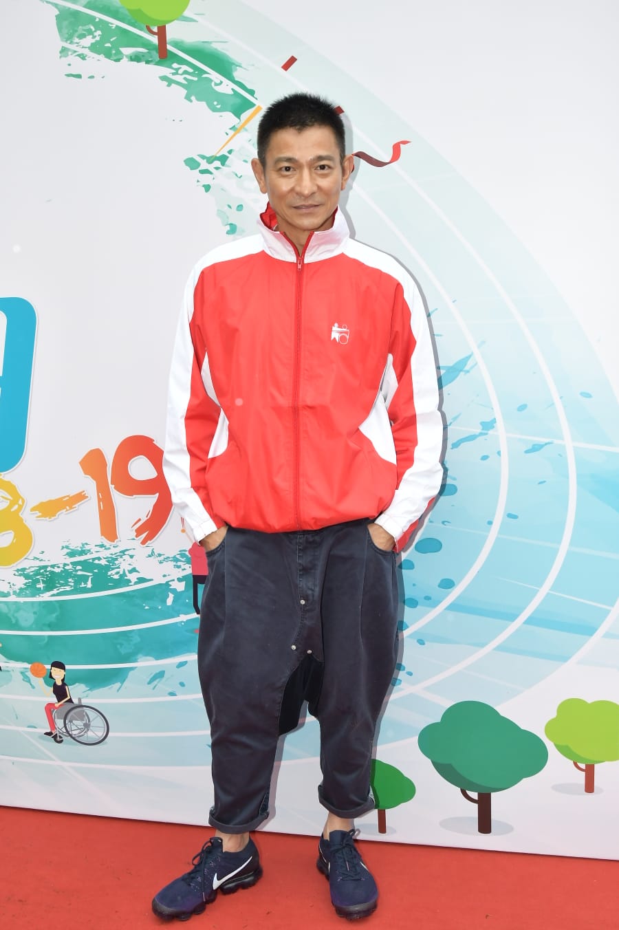 刘德华病愈复出 红馆演唱会目标补办10场