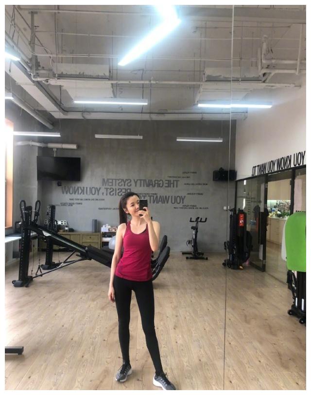 "乌贼刘"刘语熙33岁仍单身,凭一张嘴带球迷致富