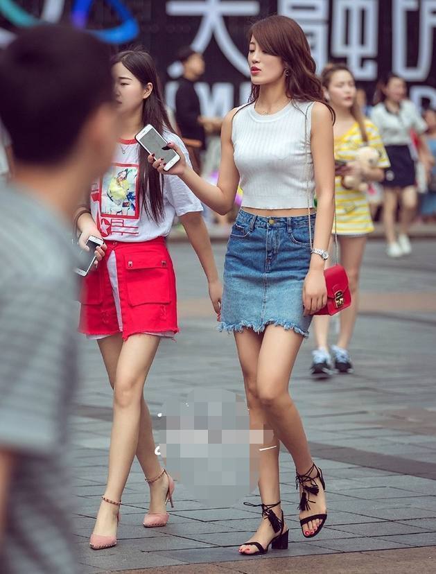 美女如此多娇美丽性感成熟的女人穿衣更有魅力