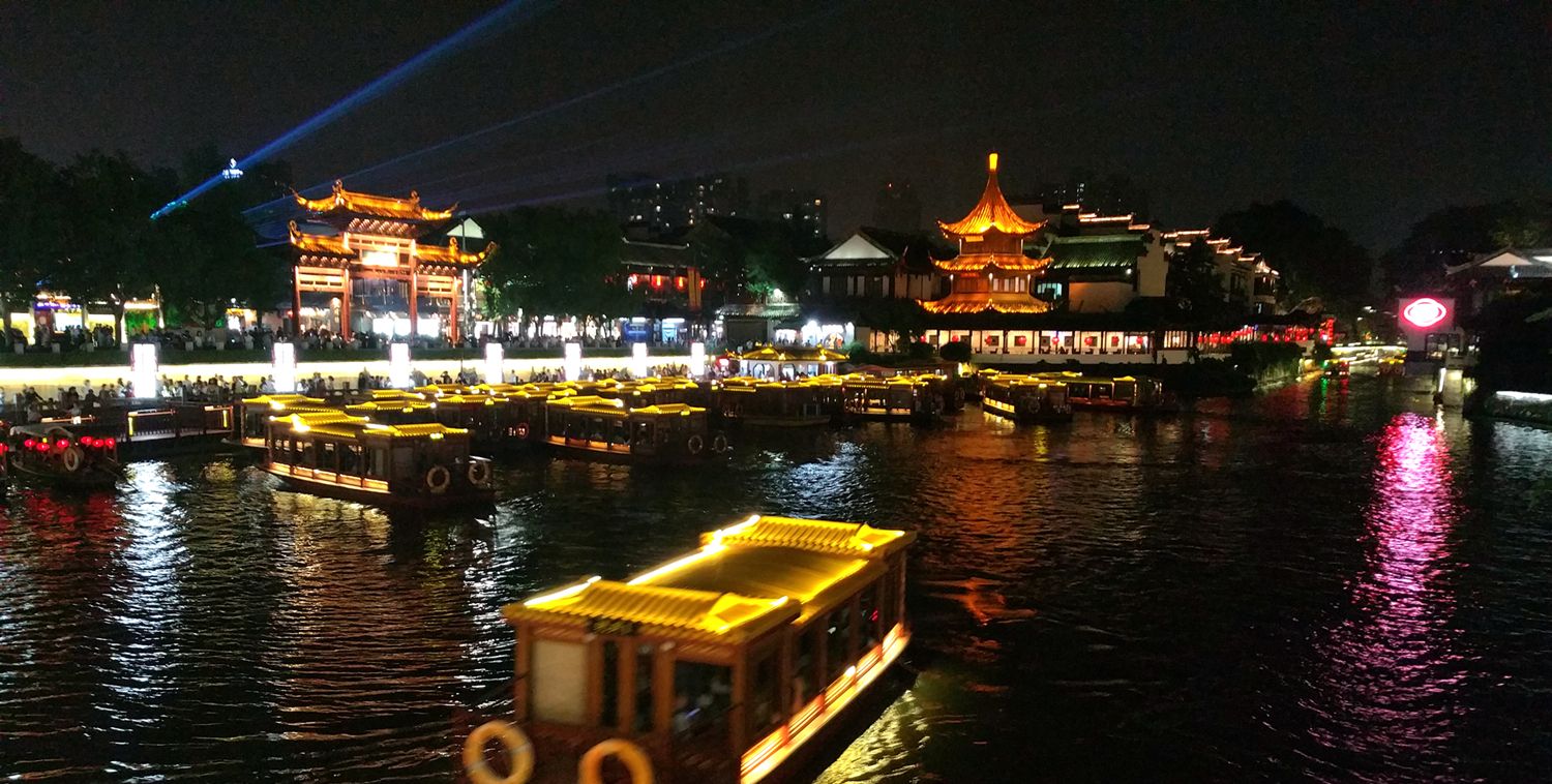 桨声灯影里的秦淮河,火树银花不夜天