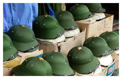 这个国家的男人都喜欢戴帽子,不是绿色的还不戴!