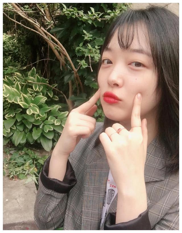 什么是典型的韩国人长相?金高银崔雪莉裴秀智很典型