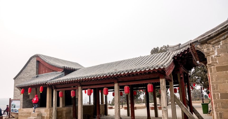 河北内丘:牛王庙戏楼由独台到剧场,有罩棚和音箱,现代剧场前身