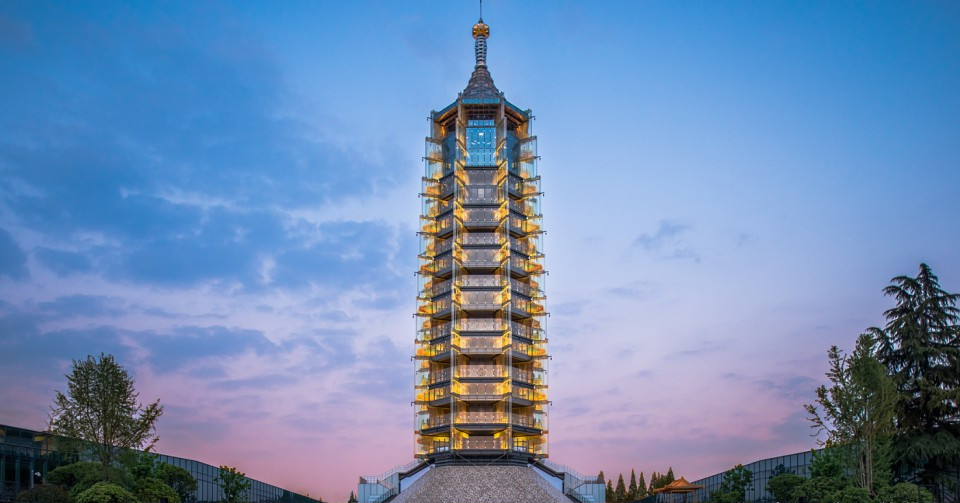 南京皇家寺庙供佛教顶级圣物佛顶骨琉璃塔