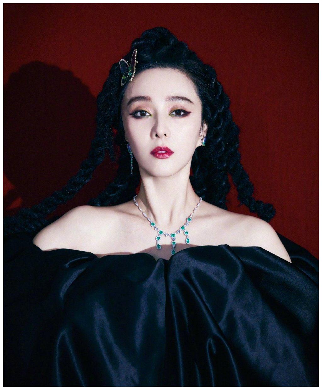 范冰冰登俄罗斯知名杂志,美杜莎发型很冶艳,妆容精致超霸气