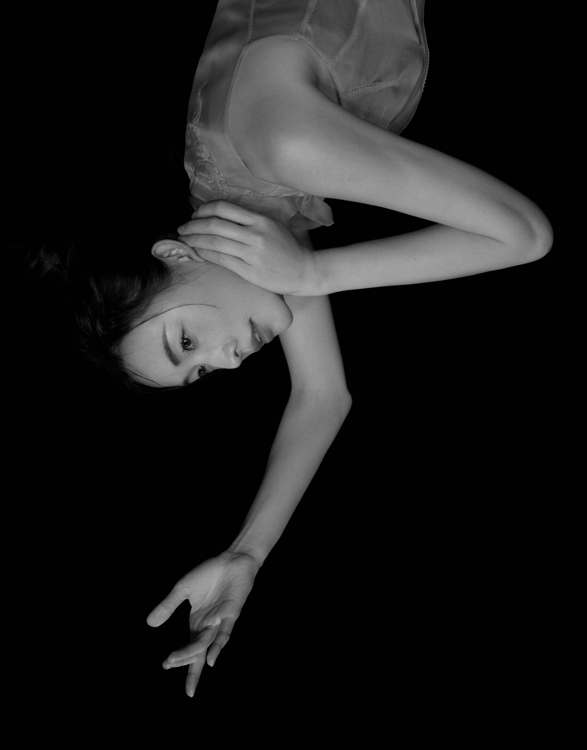 林志玲vogue二月封面曝光 独立神秘充满力量