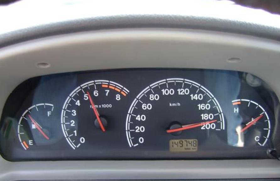 不吹牛，你开车最快开到了多少时速？网友直接上图：爆表！