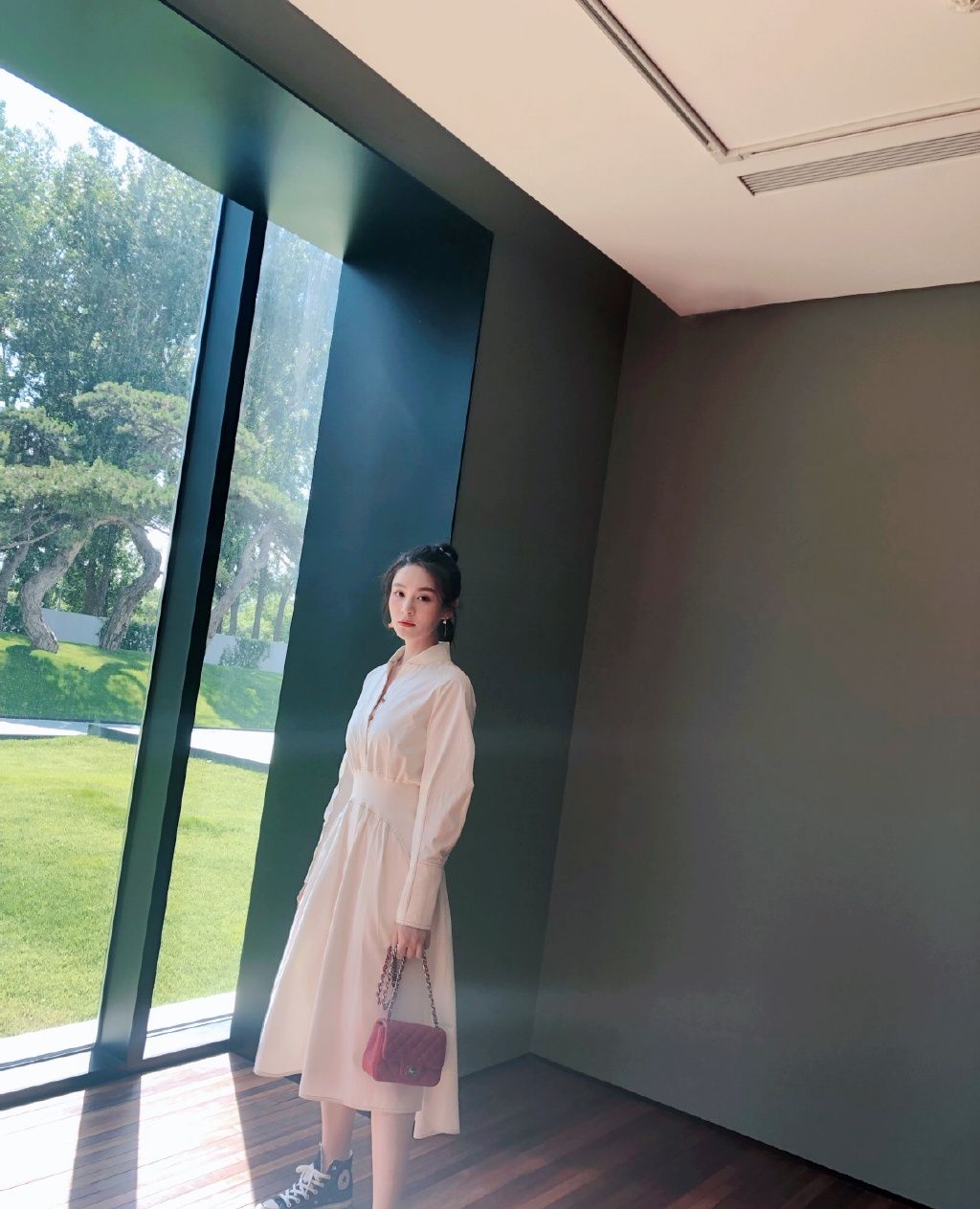 曾一萱是个清新靓丽的苗族姑娘一出道便给人留下深刻印象