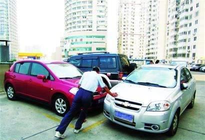 30万车位被人霸占一个月,业主买了一辆二手车