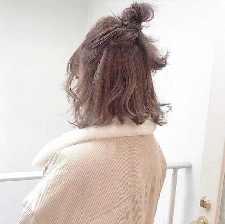 扎半头丸子头短发这样扎减龄又可爱