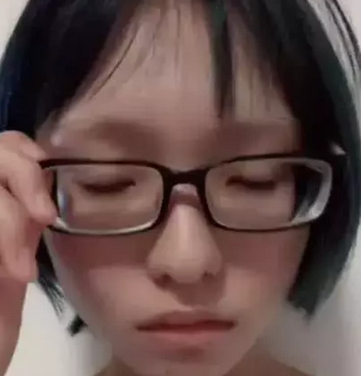 抖音眼镜妹因化妆走红摘下眼镜却秒变脸网友开特效了