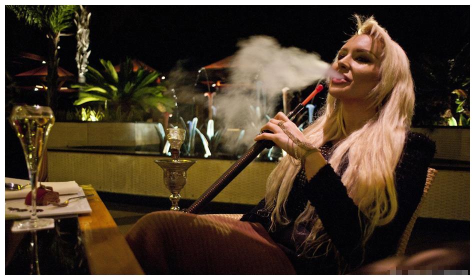 俄罗斯名媛夜生活到底有多奢靡网友这得甩思聪几条街吧