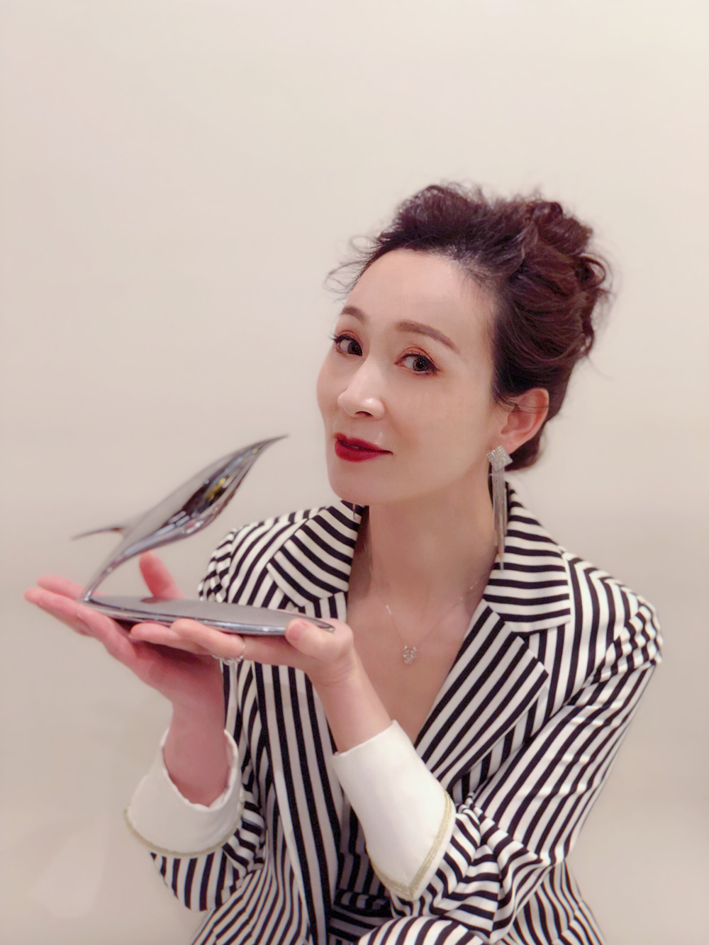 钱洁出席第五届中国好演员 摘获优秀演员实至名归