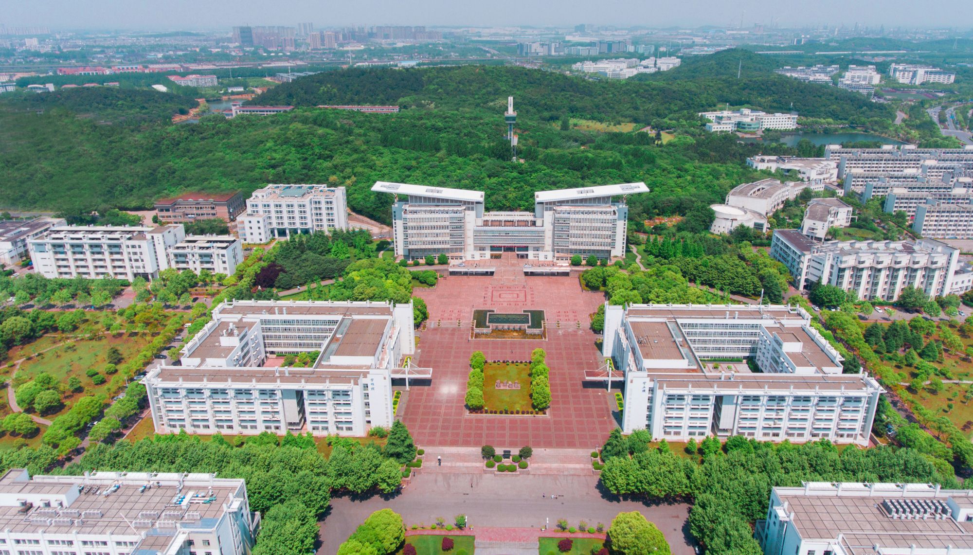 1 / 6 南京师范大学仙林校区,从空中看全景,风景好,气势也很足.