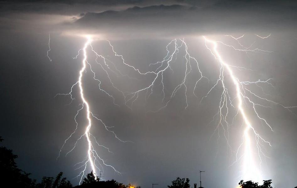 雷劈图片 新浪网