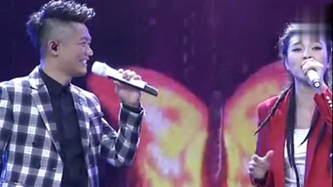 把凤凰传奇一分为二各唱一方曾毅搭档唱功太棒不输玲花