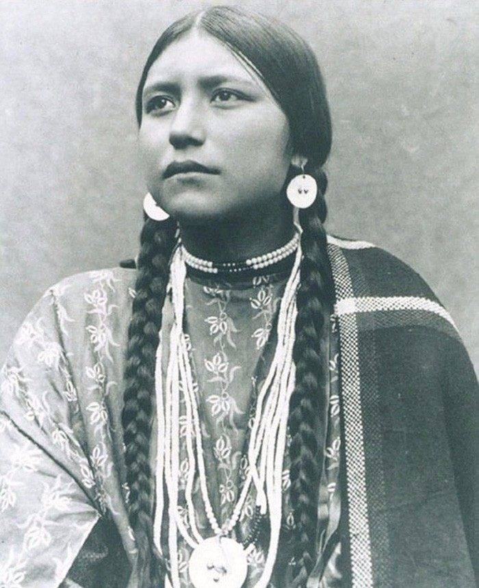 百年前的美国原住民少女 独特的气质长相 最后一张还算美 土著 土著人 辫子 新浪新闻