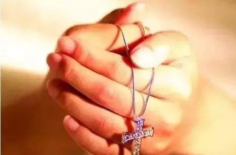 雨后彩虹献唱:阿莲以马内利的神赐下恩典慈爱视我如珍宝捧在钉痕手中