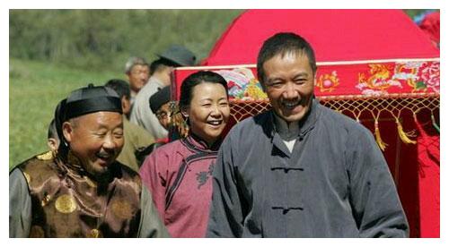 59岁李幼斌二婚娶小13岁娇妻 “亮剑”爆红后抛妻弃子现送车送房