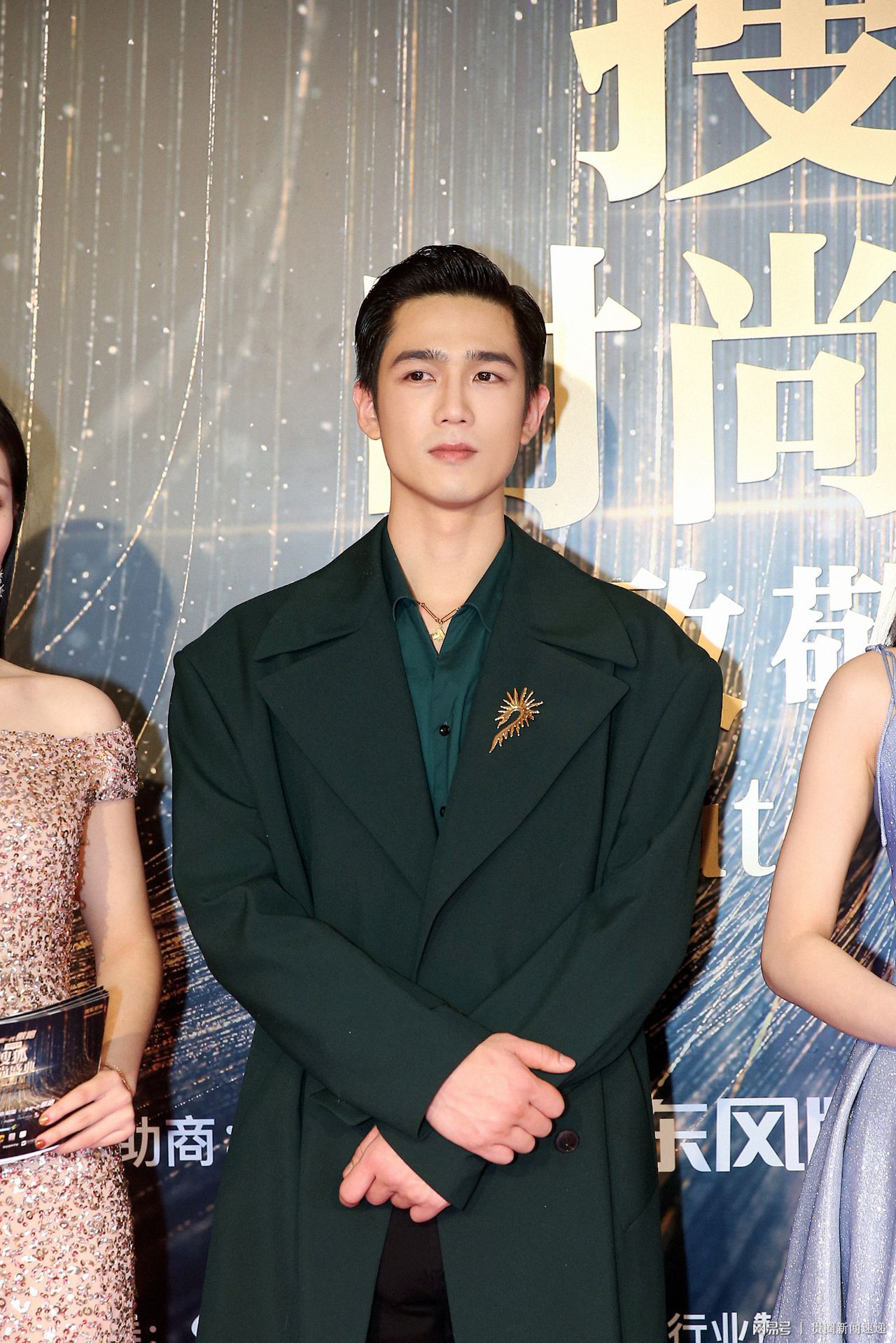 利晴天帅气亮相时尚盛典秀舞技引现场高潮