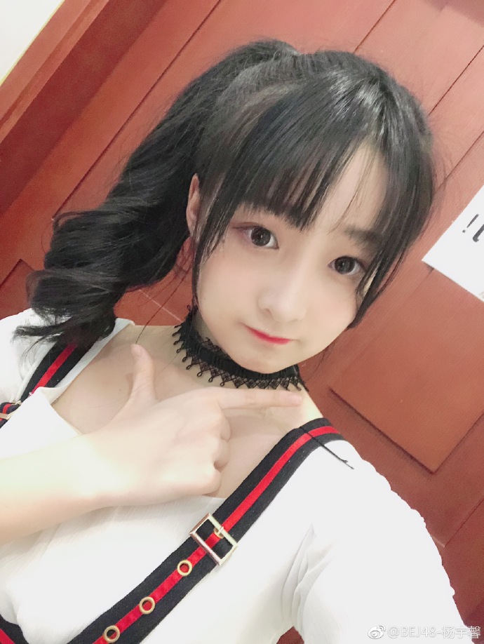 偶像女团BEJ48-杨宇馨可爱写真美照欣赏