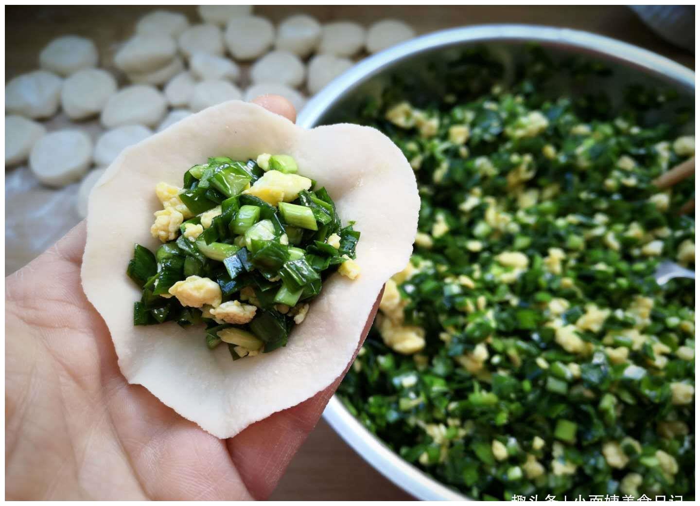 做韭菜鸡蛋馅饺子,"最忌讳"放它,很多人弄错,难怪饺子不好吃