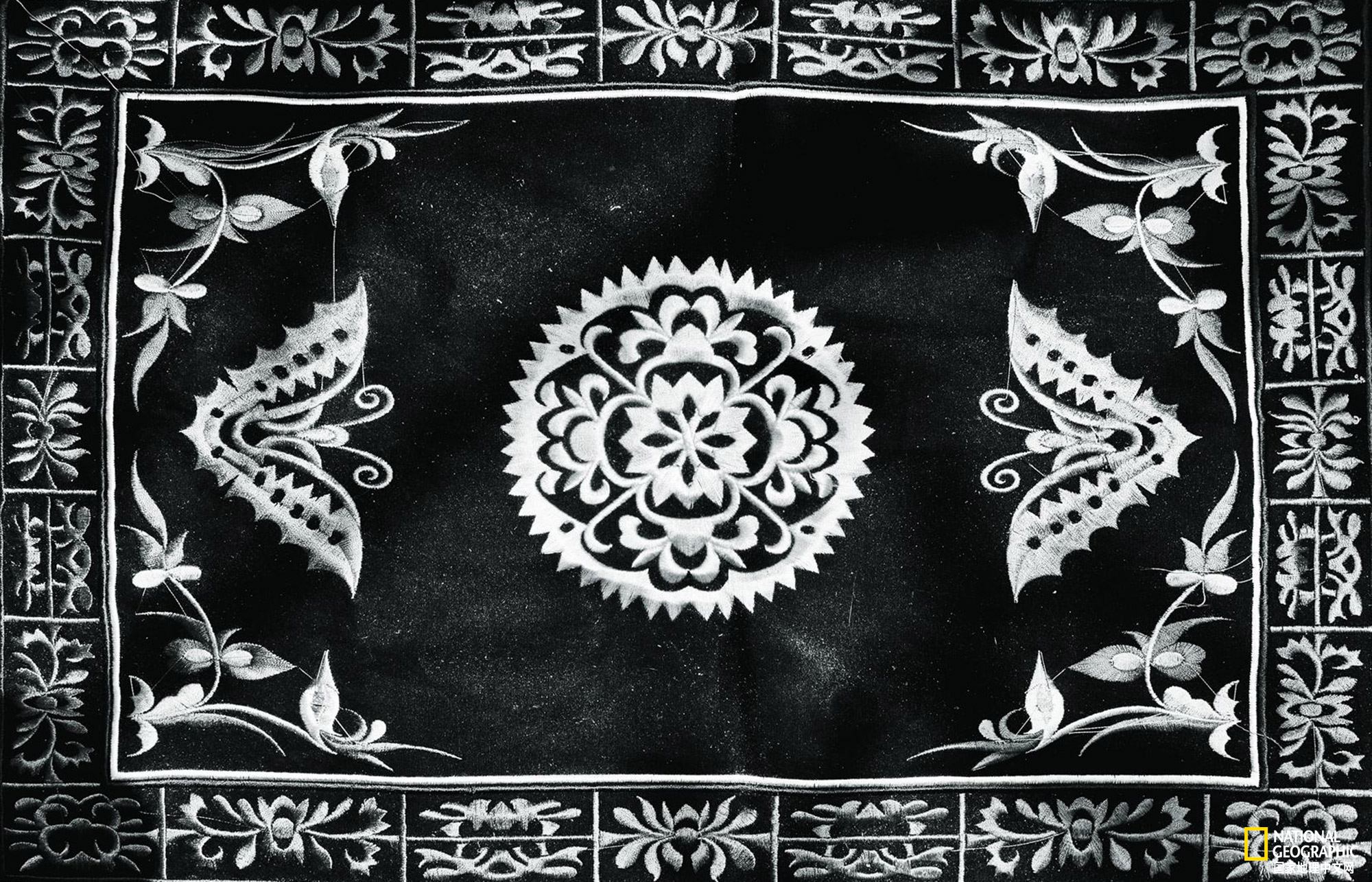 苗族用史诗古歌说事,用服饰纹样纪事,用轨仪礼俗演事