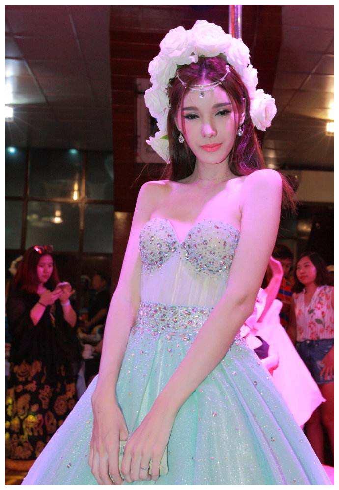 怎么区分"人妖"与"女人"呢?当地居民教你3招数,网友:实用__财经头条