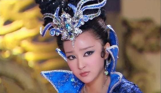 玉磬(麦迪娜 饰):出自第一,第二部轩辕坟三妖之一,九尾狐的三妹,玉石