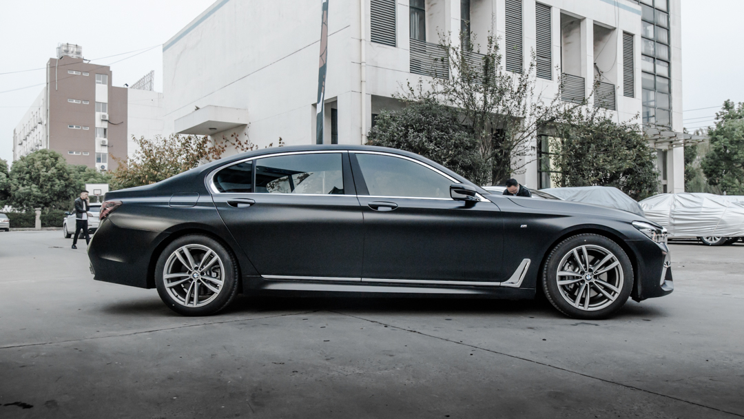 宝马7系g12贴龙膜llumarg2哑光隐形车衣