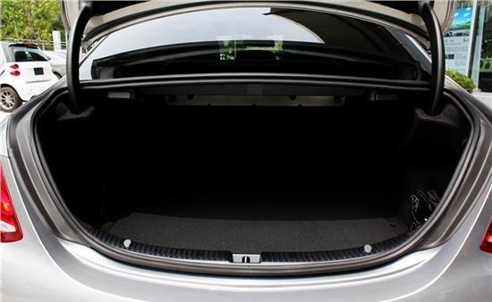 轿车后备箱能装500斤吗?小车后备箱能装多重